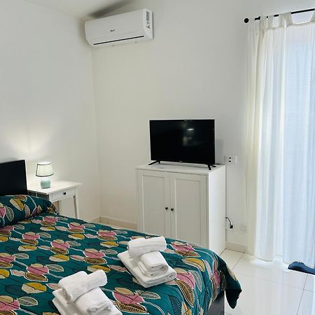 The House Fiera Di Roma Aeroporto Fiumicino Bed & Breakfast Понте Галерия Екстериор снимка
