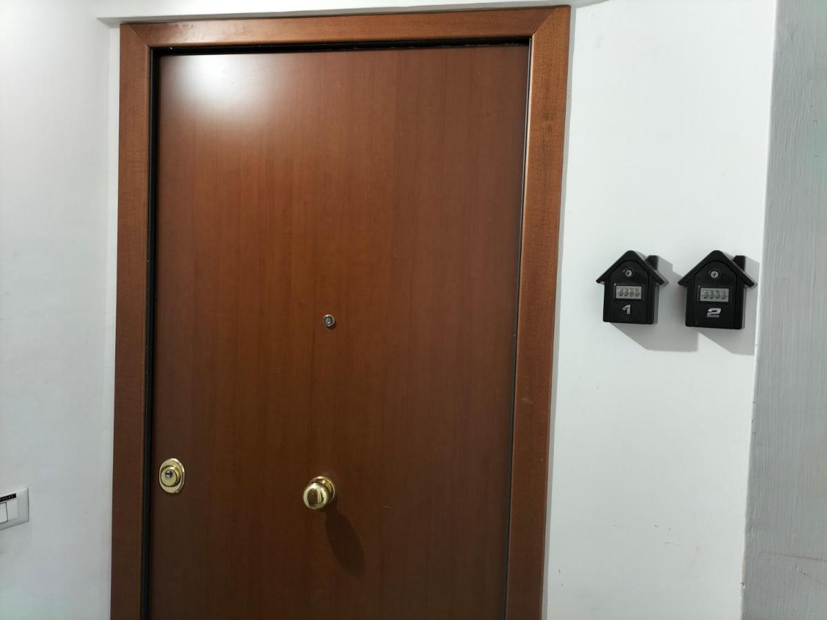The House Fiera Di Roma Aeroporto Fiumicino Bed & Breakfast Понте Галерия Екстериор снимка