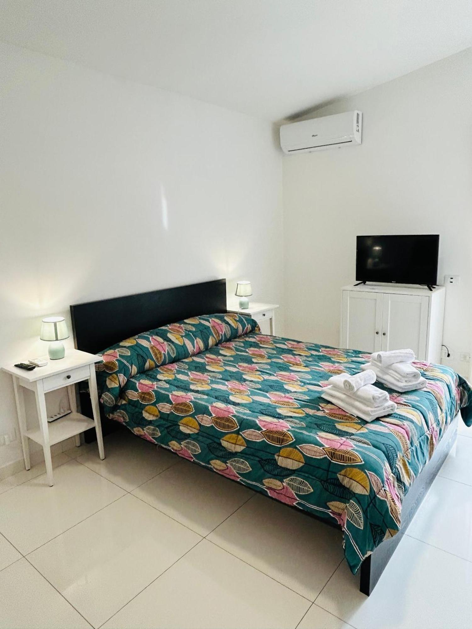 The House Fiera Di Roma Aeroporto Fiumicino Bed & Breakfast Понте Галерия Екстериор снимка