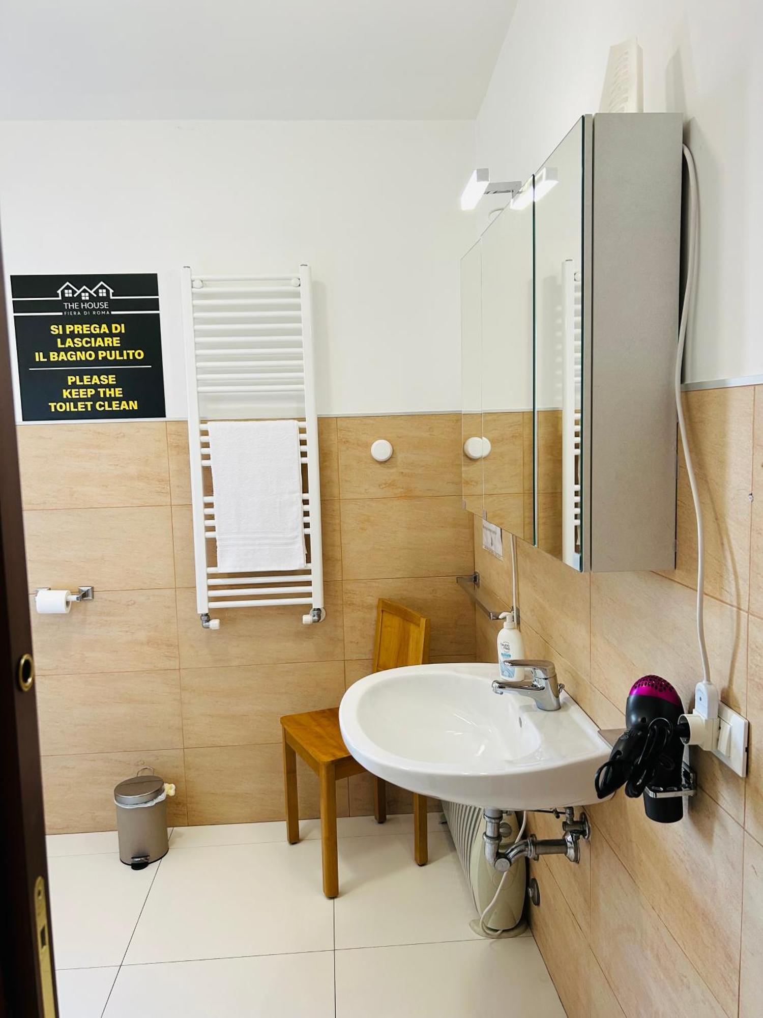 The House Fiera Di Roma Aeroporto Fiumicino Bed & Breakfast Понте Галерия Екстериор снимка